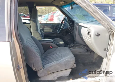 2000 Chevrolet S-10 Ls z USA, uszkodzony, nr VIN 1GCCS19W9Y8158130